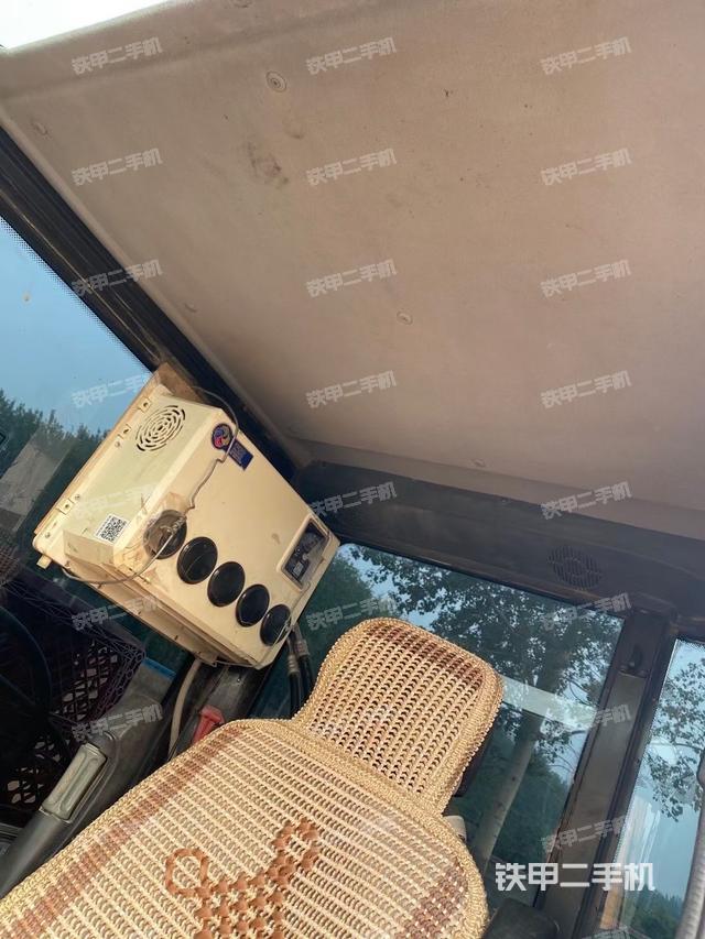 驾驶室顶部（整机外观）