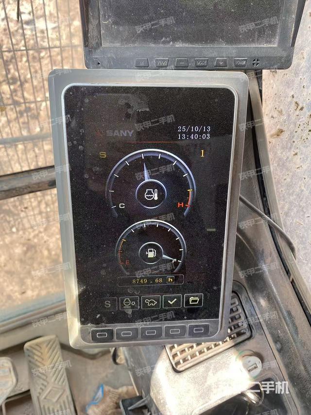 駕駛室整體（整機外觀）