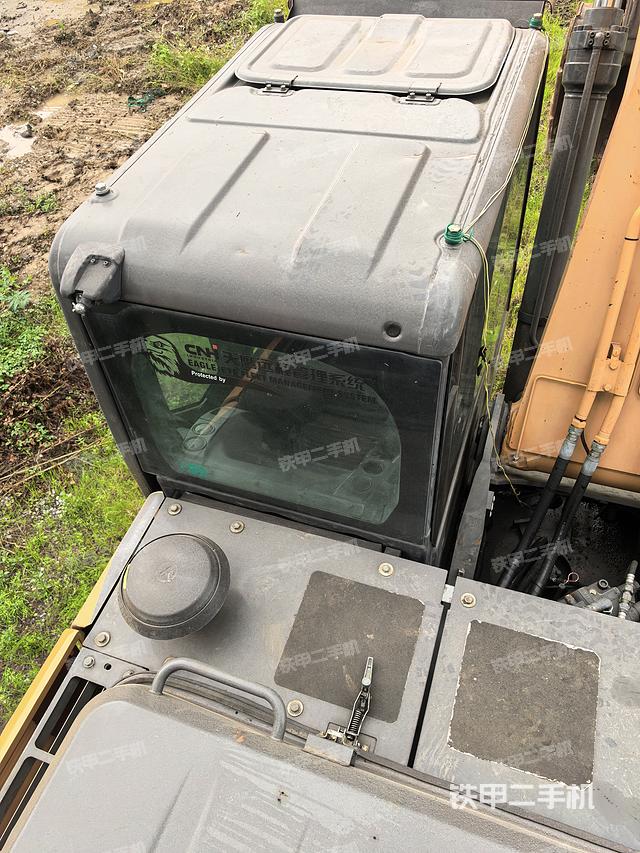 驾驶室顶部（整机外观）