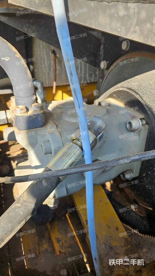 液壓泵艙室正面整體（整機(jī)外觀）