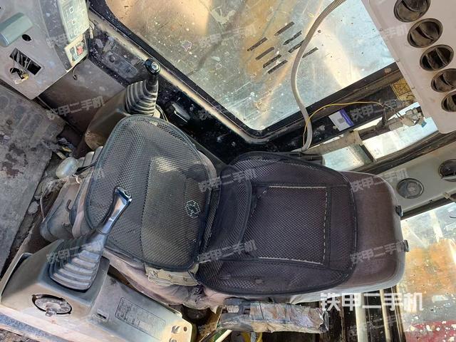 驾驶室整体(整机外观) 驾驶室整体(整机外观)
