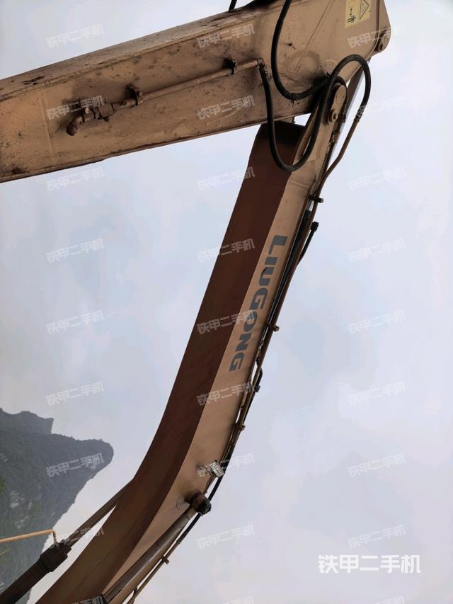 大臂背部俯視（工作和回轉(zhuǎn)裝置）