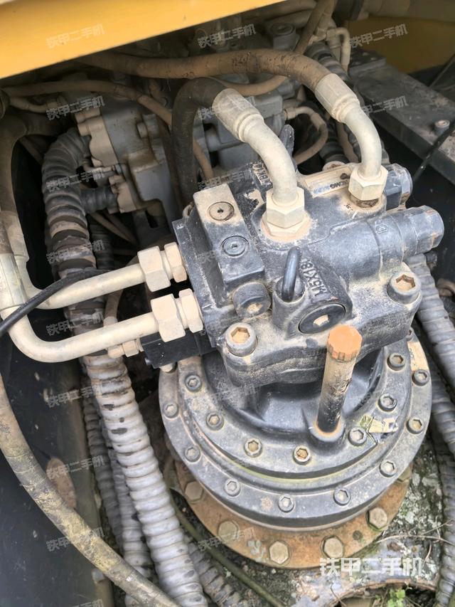 回轉(zhuǎn)馬達(dá)和主控閥（整機(jī)外觀）