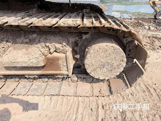 左驅(qū)動(dòng)輪（行走機(jī)構(gòu)）