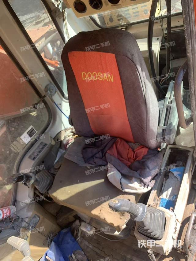 驾驶室整体（整机外观）