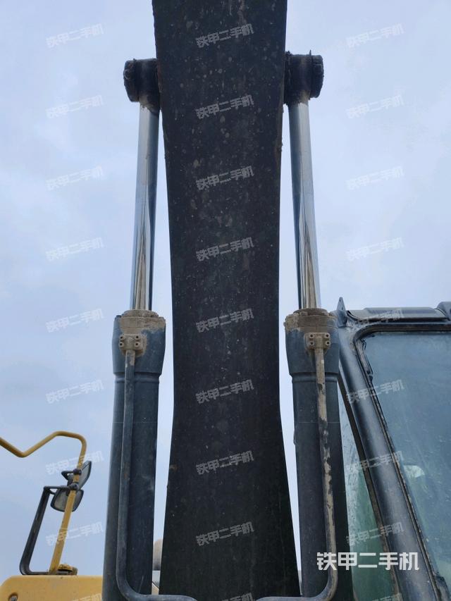 大臂油缸整體?豎拍（工作和回轉(zhuǎn)裝置）