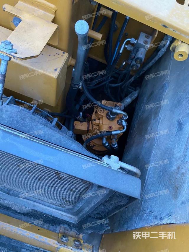 回轉(zhuǎn)馬達和主控閥（整機外觀）