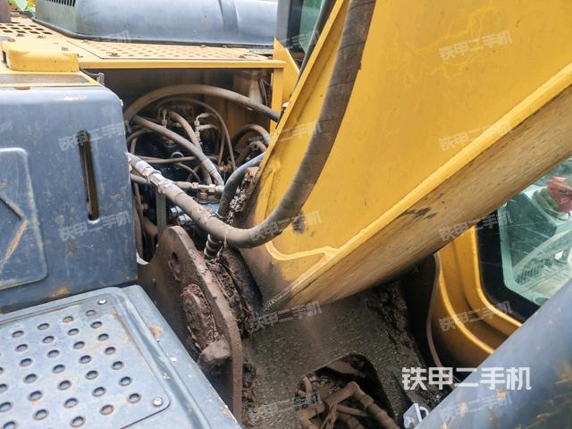 大臂根部?斜視(工作和回轉(zhuǎn)裝置) 大臂根部?斜視(工作和回轉(zhuǎn)裝置)