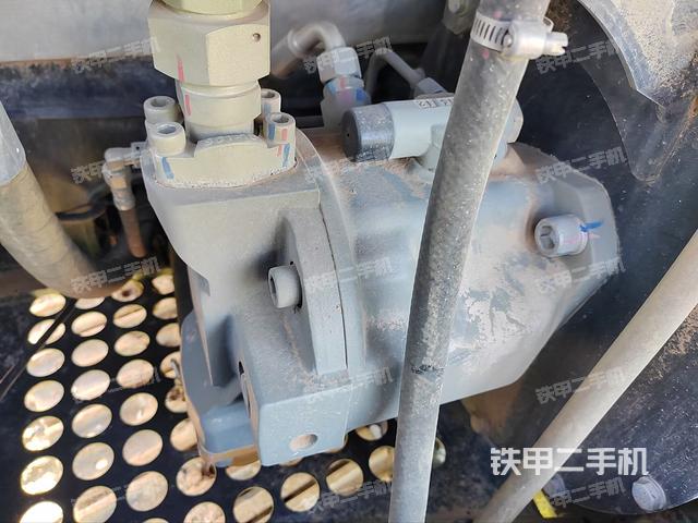 液壓泵艙室正面整體（整機(jī)外觀）