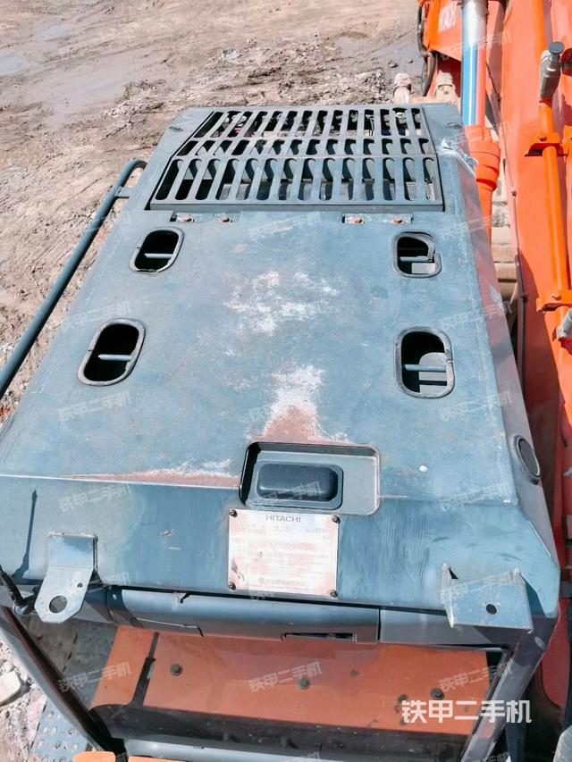 驾驶室顶部（整机外观）