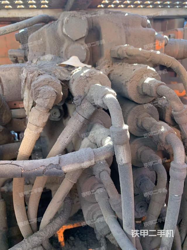 回转马达和主控阀（整机外观）