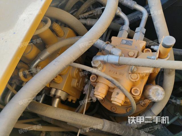 回轉(zhuǎn)馬達(dá)和主控閥（整機(jī)外觀）