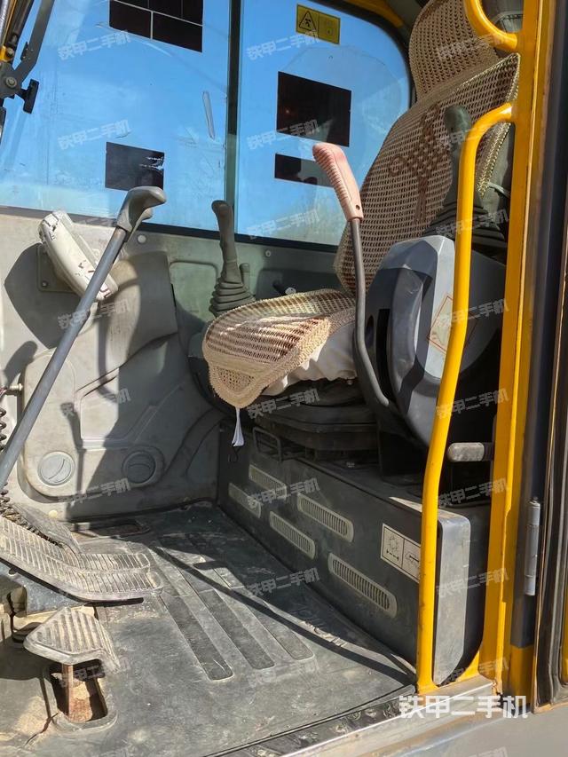 駕駛室整體（整機外觀）