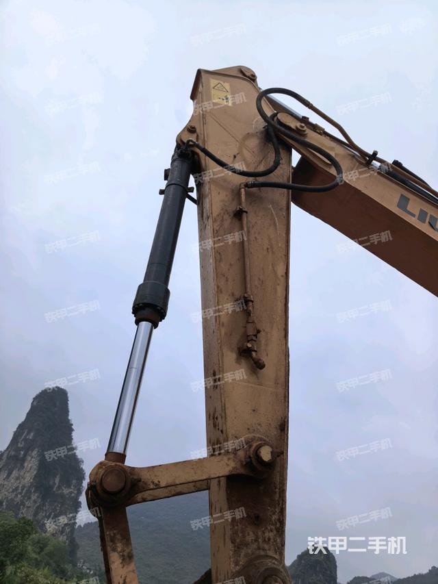 小臂整體左后（工作和回轉(zhuǎn)裝置）