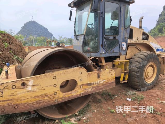 正左側(cè)（壓路機整機外觀）