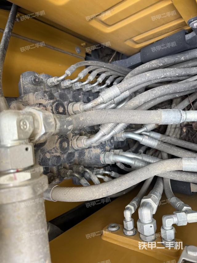 回转马达和主控阀（整机外观）