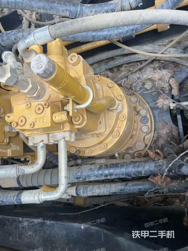 回转马达和主控阀（整机外观）