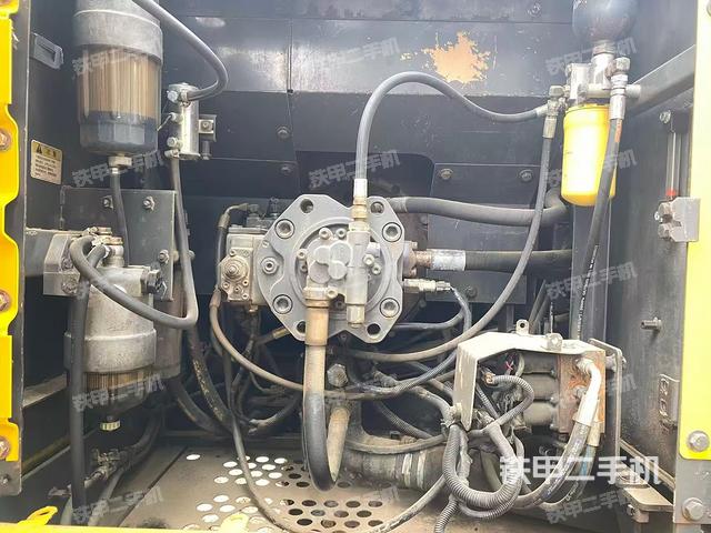 液壓泵艙室正面整體（整機(jī)外觀）