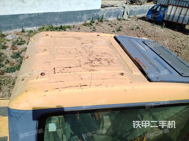 驾驶室顶部（整机外观）