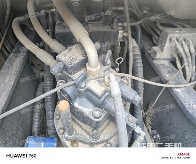 回转马达和主控阀（整机外观）