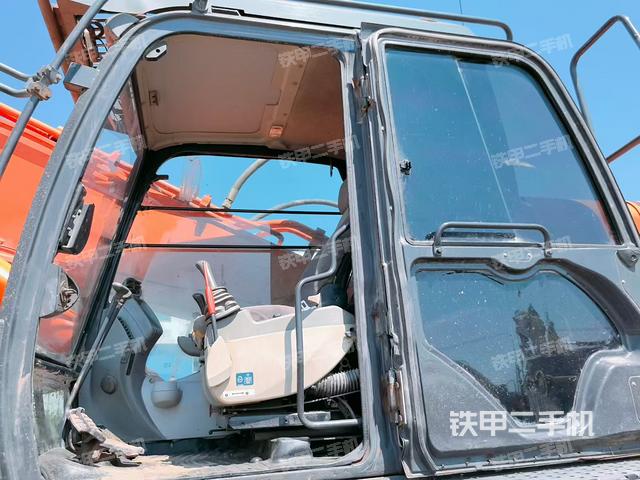 驾驶室整体（整机外观）