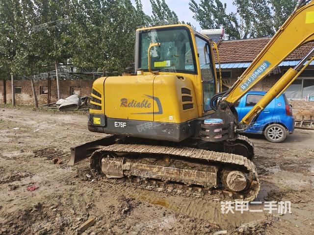 回转马达和主控阀（整机外观）