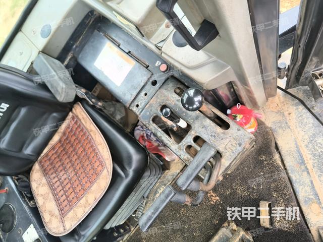 仪表盘全景（推土机驾驶室）