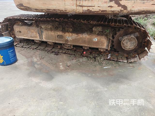 单侧履带整体(整机外观) 单侧履带整体(整机外观)