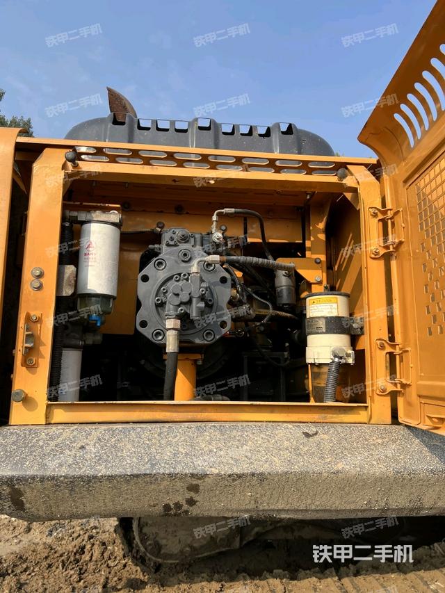 液壓泵艙室正面整體（整機(jī)外觀）