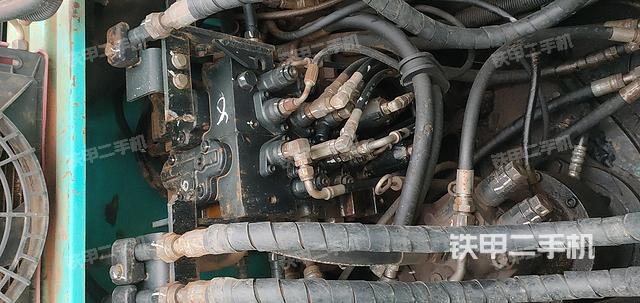 回轉馬達和主控閥（整機外觀）