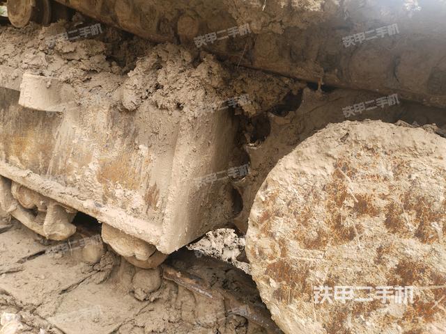 左驅(qū)動輪（行走機構(gòu)）