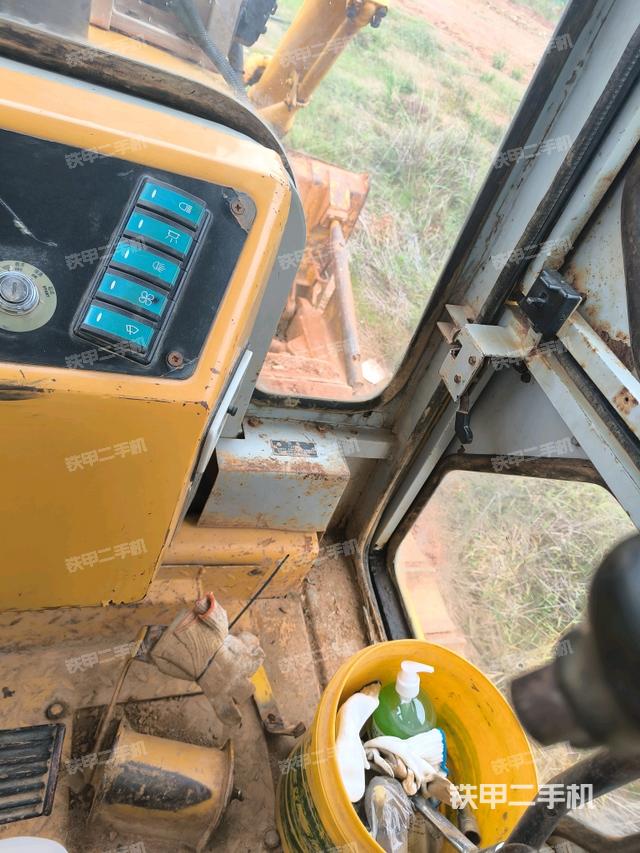 仪表盘全景（推土机驾驶室）