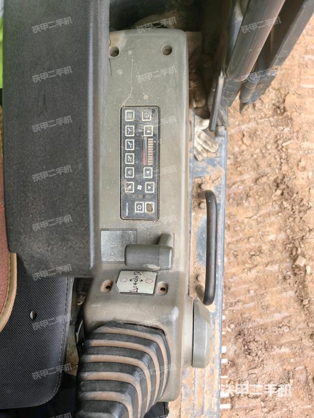 座椅右侧控制台/钥匙门/油门/含右手柄（驾驶室部分）