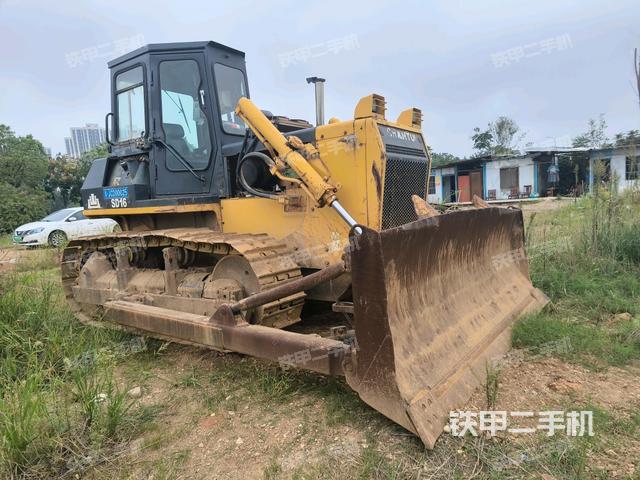 右前45°（推土机整车外观）