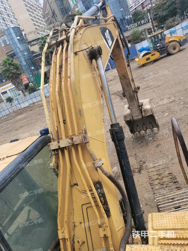 大臂背部俯視（工作和回轉(zhuǎn)裝置）