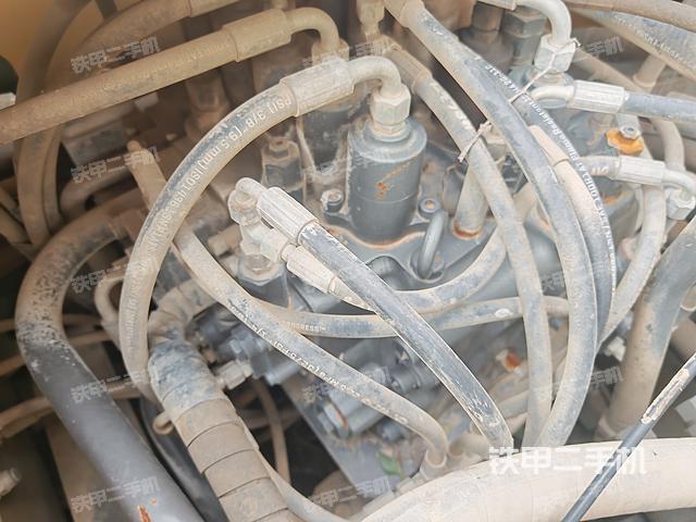 回轉(zhuǎn)馬達(dá)和主控閥(整機(jī)外觀) 回轉(zhuǎn)馬達(dá)和主控閥(整機(jī)外觀)