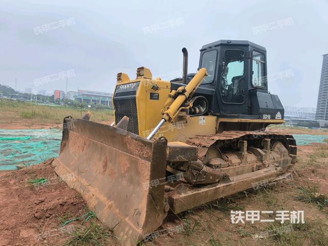 山推SD16標(biāo)準(zhǔn)型推土機(jī)