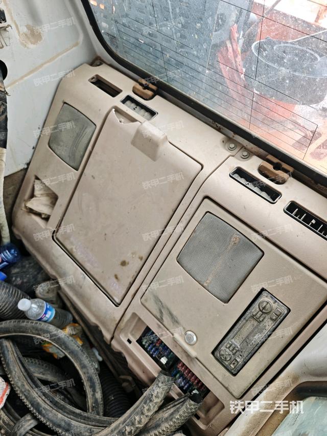 左后方玻璃角標（駕駛室部分）