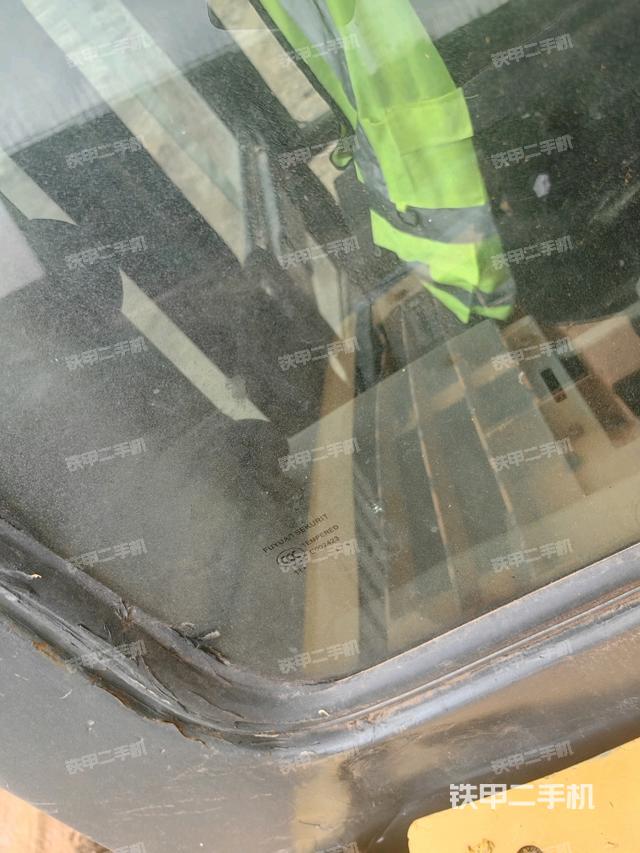 后窗玻璃角标（驾驶室部分）