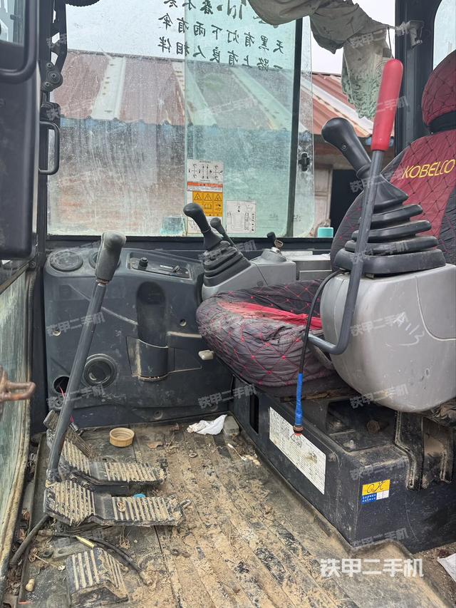 驾驶室整体（整机外观）