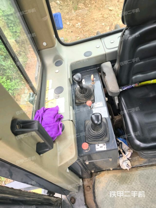 仪表盘全景（推土机驾驶室）