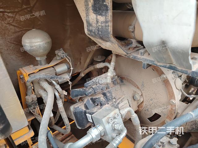 液壓泵艙室正面整體(整機(jī)外觀) 液壓泵艙室正面整體(整機(jī)外觀)
