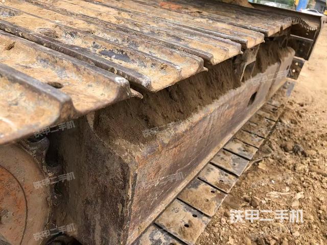 單側(cè)履帶整體(整機(jī)外觀) 單側(cè)履帶整體(整機(jī)外觀)