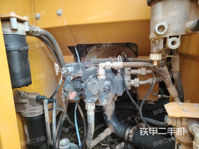 液壓泵艙室正面整體(整機(jī)外觀) 液壓泵艙室正面整體(整機(jī)外觀)