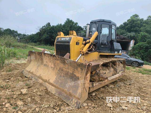 山推SD16標(biāo)準(zhǔn)型推土機(jī)