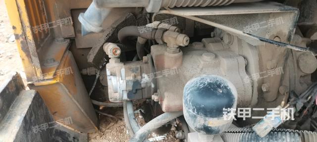 液壓泵艙室正面整體（整機外觀）