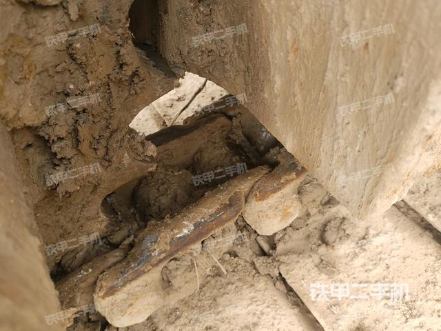 左側(cè)行走馬達蓋板（行走機構(gòu)）