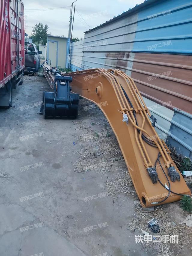 驾驶室顶部（整机外观）