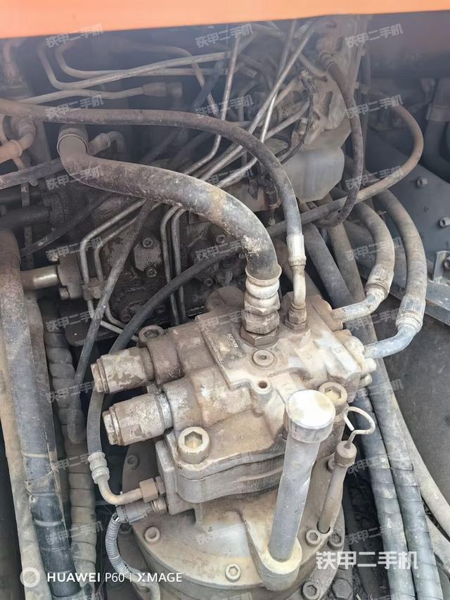 回轉(zhuǎn)馬達(dá)和主控閥（整機(jī)外觀）