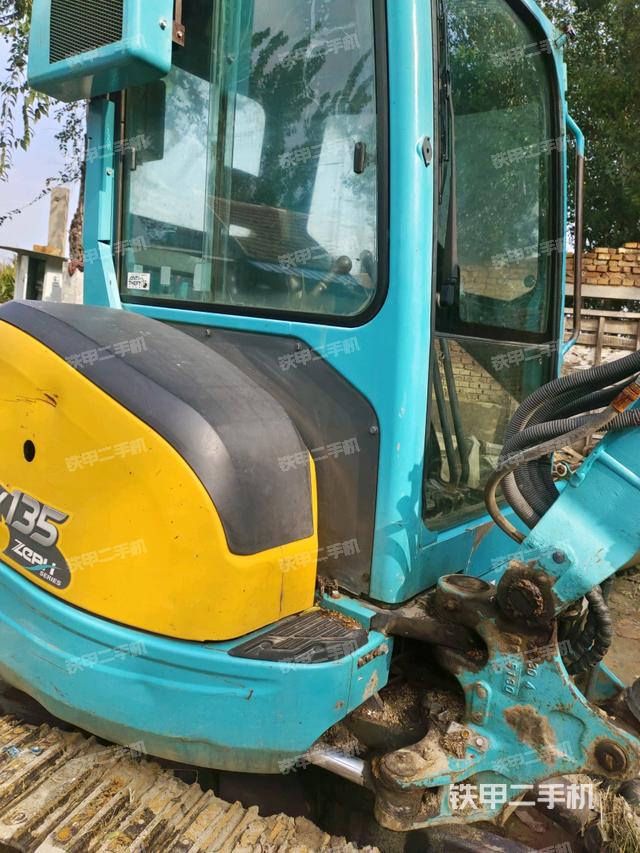 回轉(zhuǎn)馬達和主控閥（整機外觀）